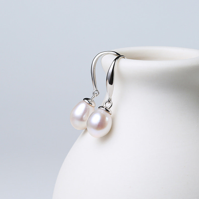Genuine Freshwater Pearl Venus Earrings