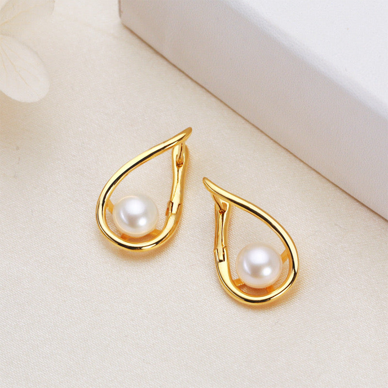 Brass Plated with 18K Gold Genuine Freshwater Pearl Eve Earrings