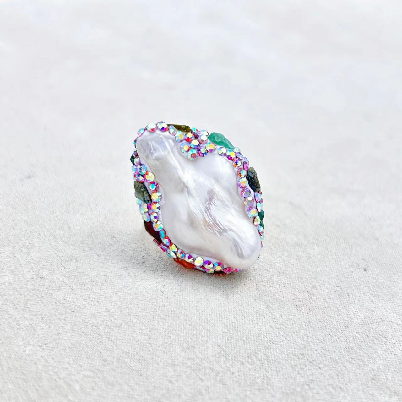 Genuine Natural Baroque Pearl & Natural Crystal Isse Ring