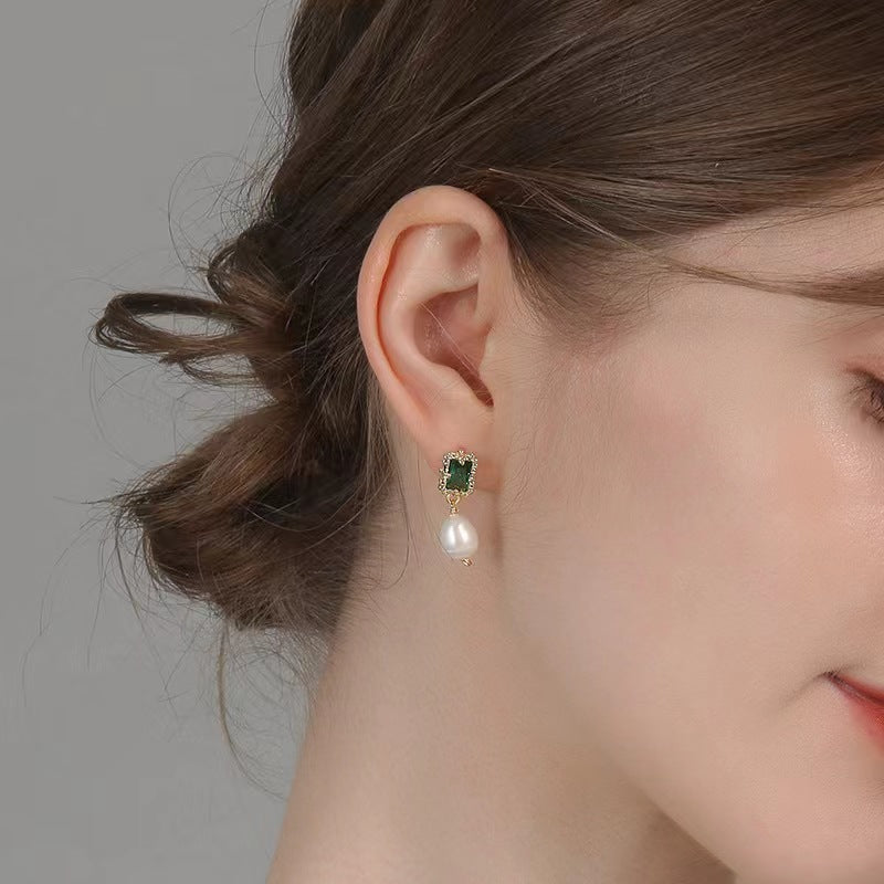 Genuine Freshwater Pearl Greenwish Earrings