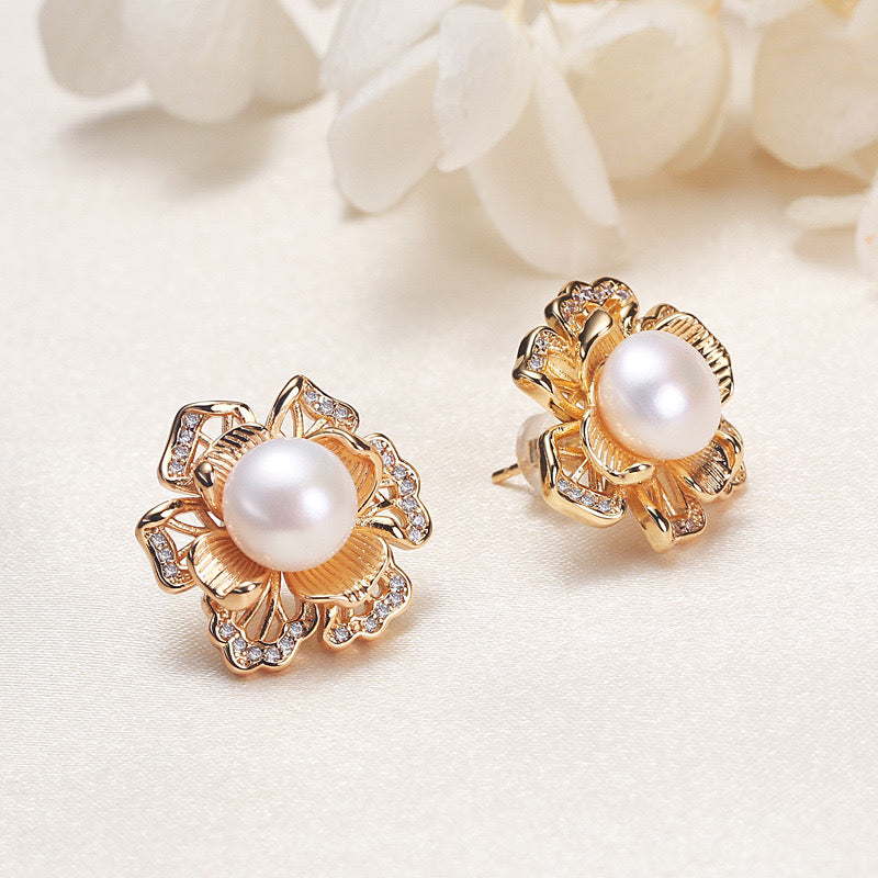 Brass Plated with 18K Gold Genuine Freshwater Pearl Goddess Flower Set