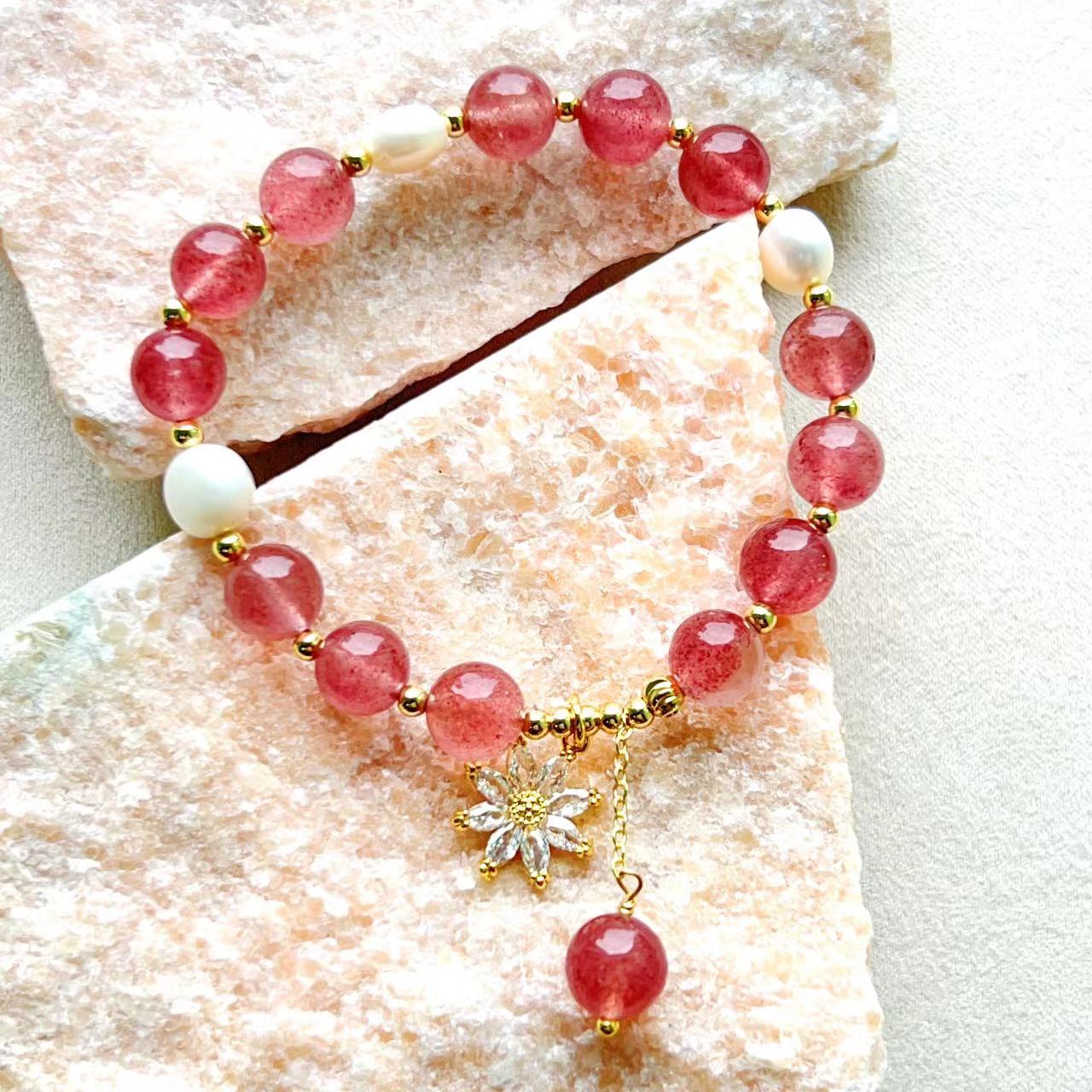 Red Strawberry Crystal & Freshwater Pearl Daisy Bracelet