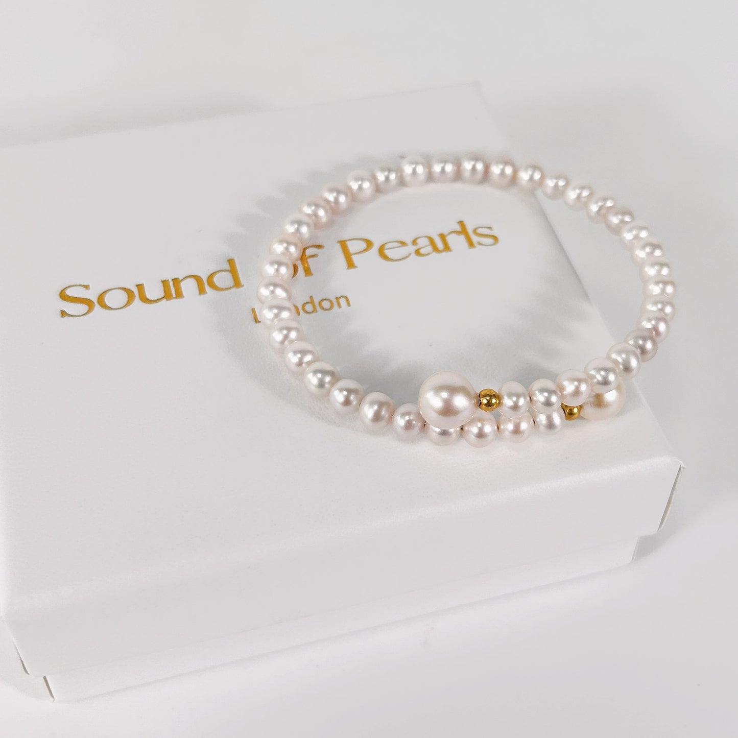 Solid 18K Gold Genuine Freshwater AAAA Pearl Peace Bracelet