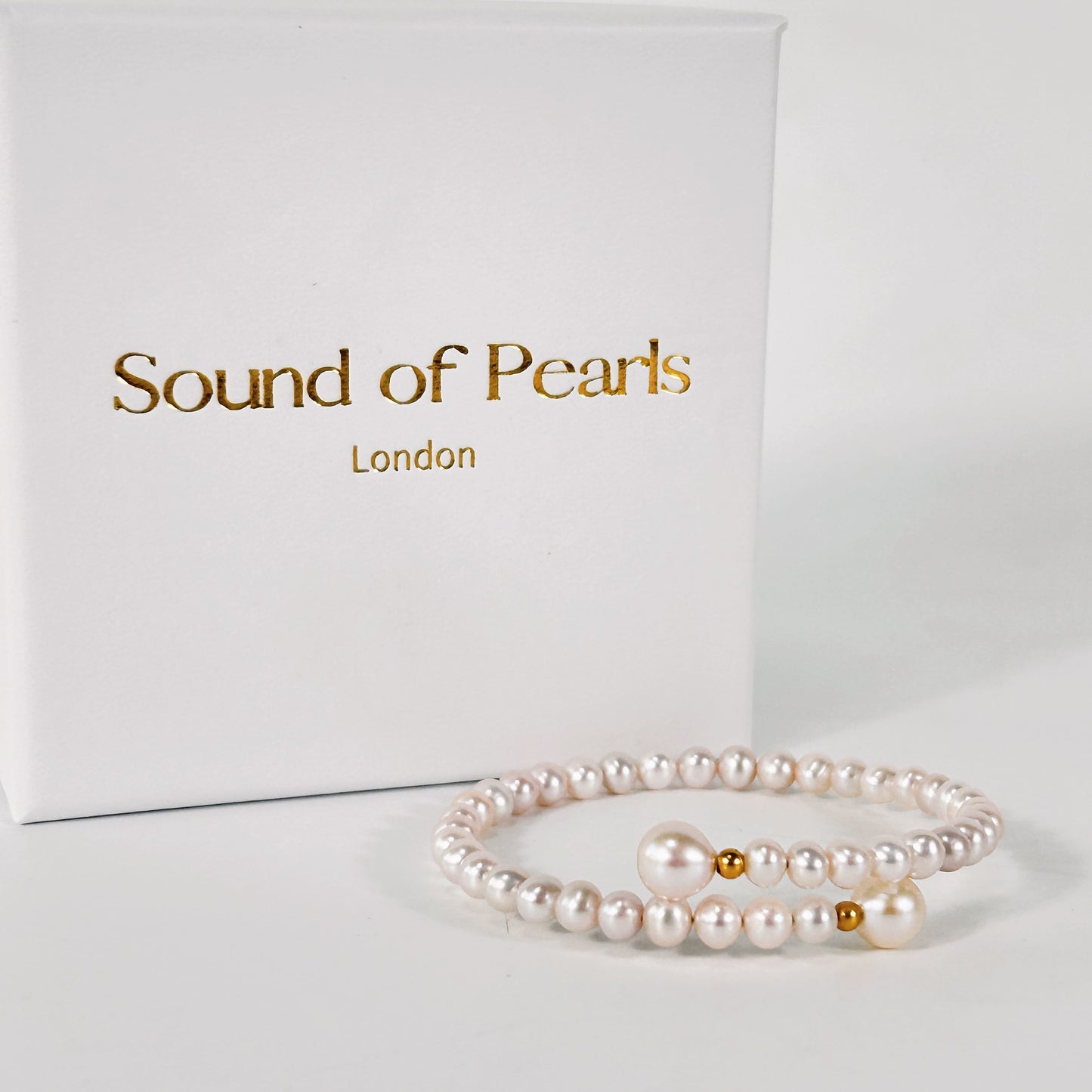 Solid 18K Gold Genuine Freshwater AAAA Pearl Peace Bracelet