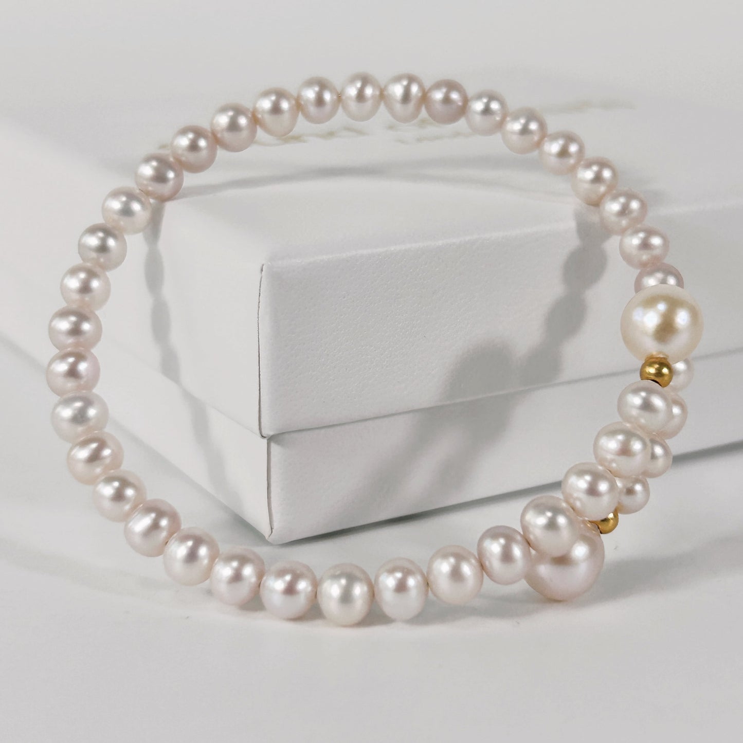 Solid 18K Gold Genuine Freshwater AAAA Pearl Peace Bracelet