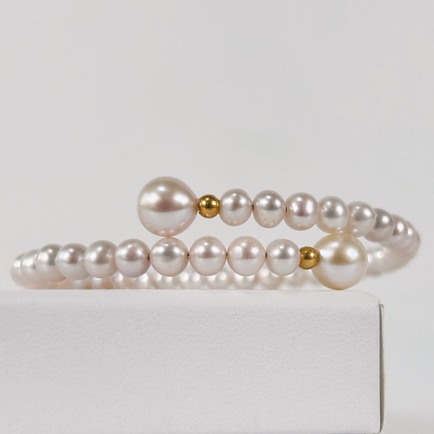 Solid 18K Gold Genuine Freshwater AAAA Pearl Peace Bracelet