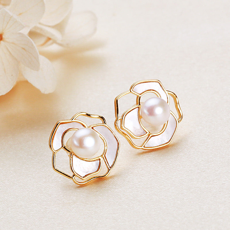 Brass Plated with 18K Gold Genuine Freshwater Pearl Camellia Set