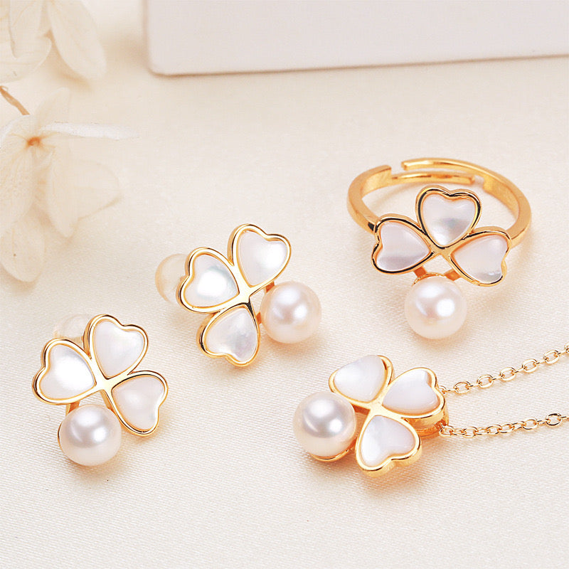 Brass Plated with 18K Gold Genuine Freshwater Pearl Lucky Clover Set