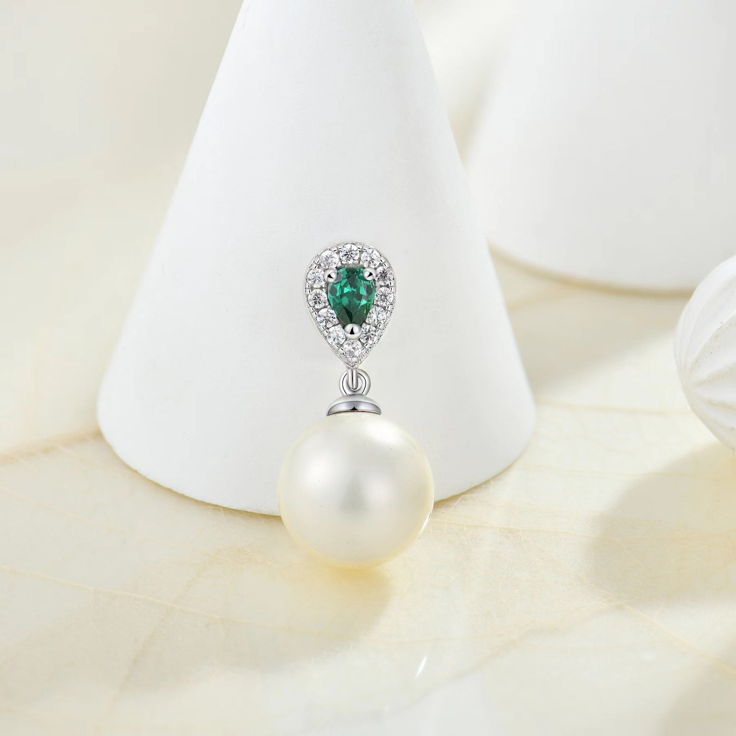 Genuine Freshwater Pearl Emerald Tear Necklace