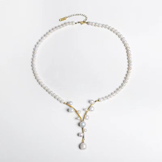 Genuine Freshwater Pearl Éblouissant Waltraud Necklace