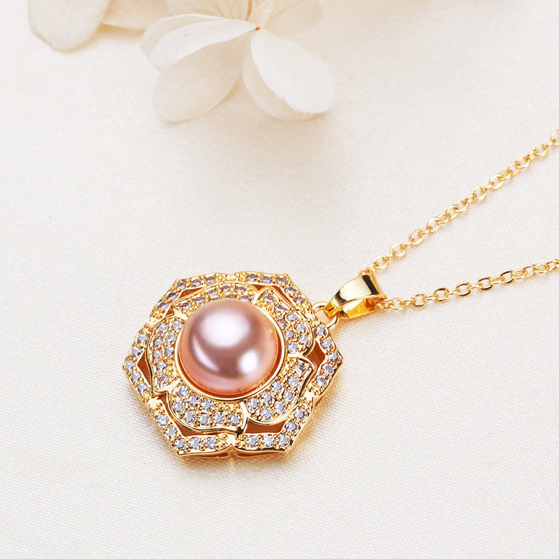 Brass Plated with 18K Gold Genuine Freshwater Pearl Ocean Rose Necklace