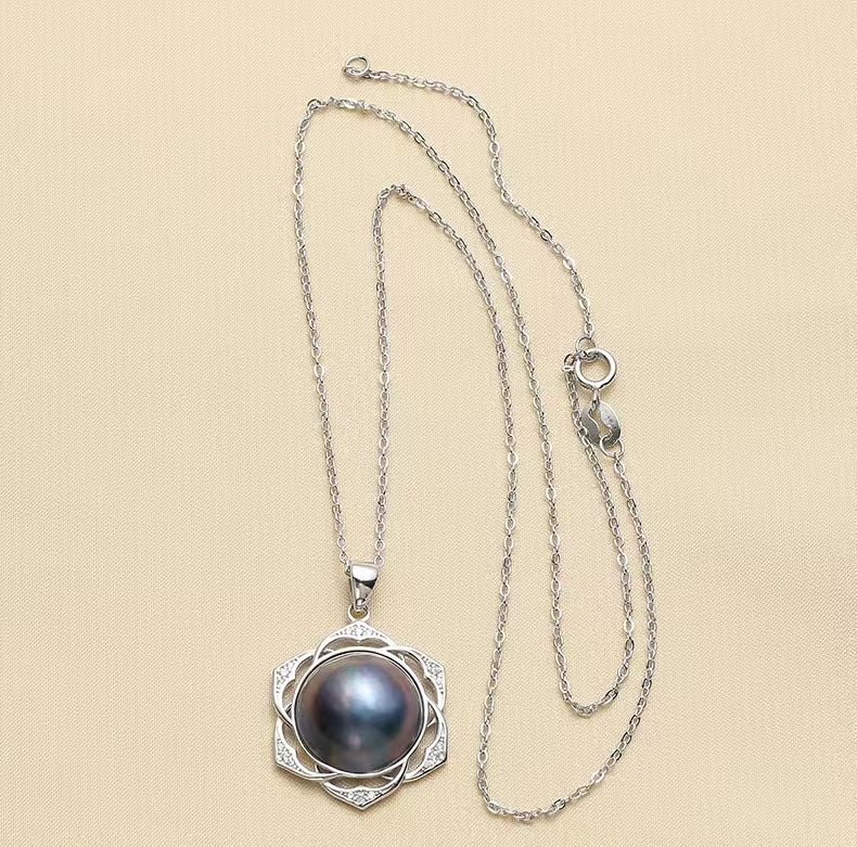 Genuine Tahitian Pearl Robaya Necklace