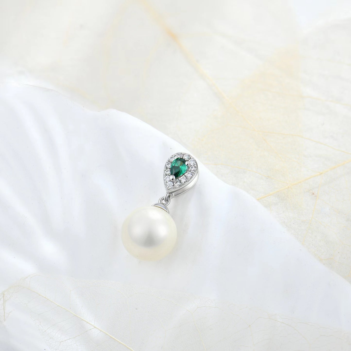 Genuine Freshwater Pearl Emerald Tear Necklace