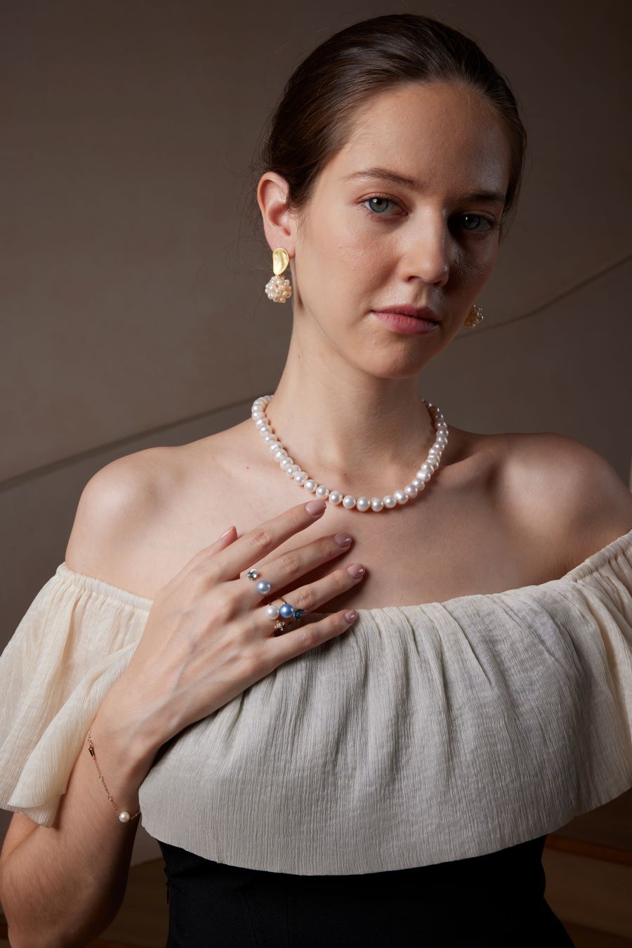 Classic White Pearl Necklace