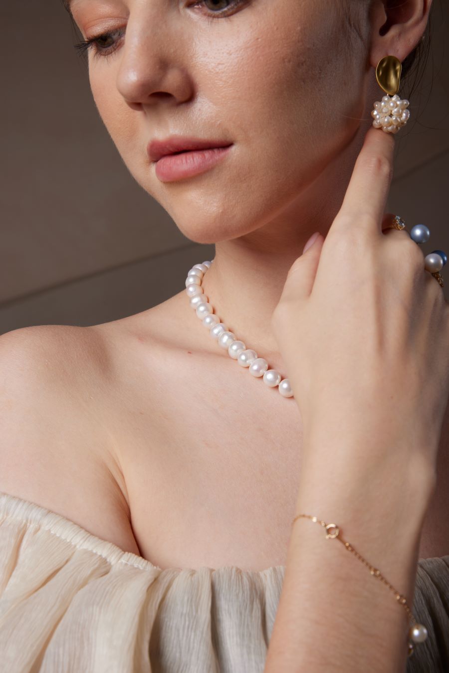 Classic White Pearl Necklace