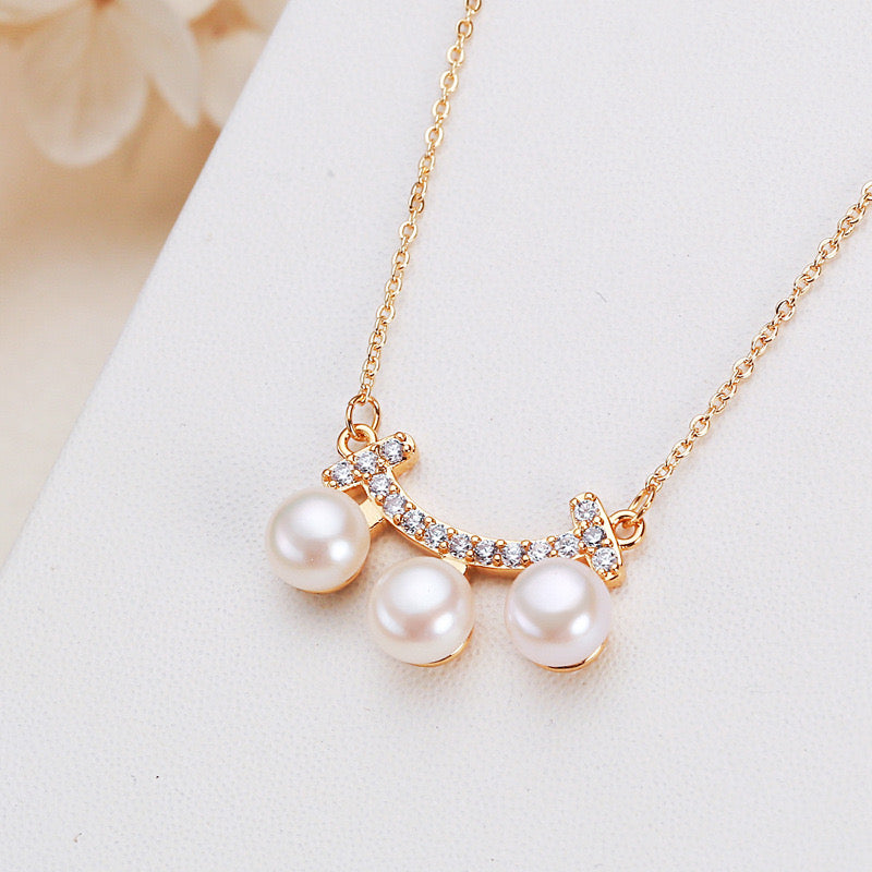 Brass Plated with 18K Gold Genuine Freshwater Pearl Angel Smile Necklace