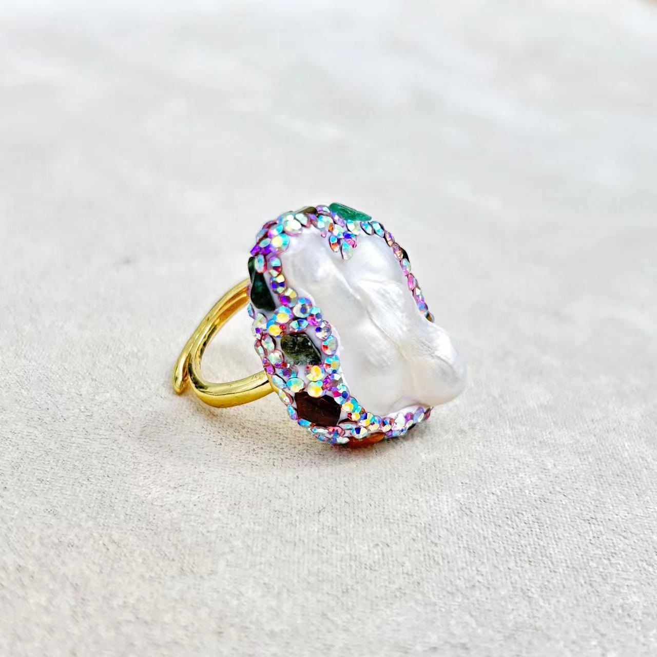 Genuine Natural Baroque Pearl & Natural Crystal Isse Ring