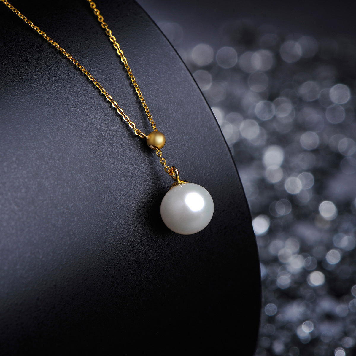 Solid 18K Gold Genuine Freshwater 8-8.5mm Pearl The Moon Necklace